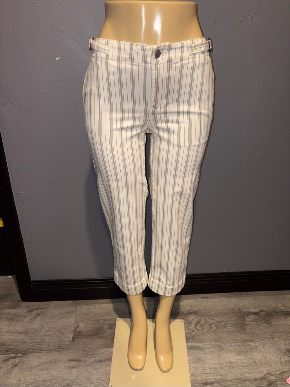 Talbots white and gray pinstripe cropped pants